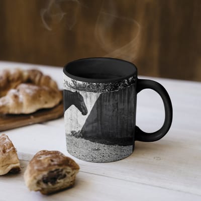Magische Mok - Foto op Warmte Mokken - Koffiemok - Vrouw - Paard - Artistiek - Magic Mok - Beker - 350 ML - Theemok