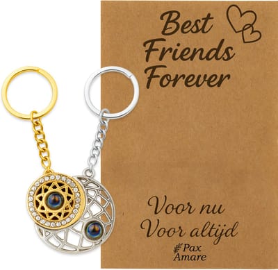 BFF Sleutelhanger voor 2 'Best Friends Forever' - Rondjes ILY IN 100 TALEN - Sleutelhangers op Cadeau Kaartje - Goudkleurig & Zilverkleurig - Vriendschap Symbool - Pax Amare