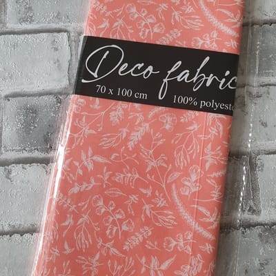 Deco Stof, 100% Polyester, quilten, patchwork, embroidery, 70 x 100 cm, Print zalmroze met witte bloemen