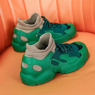 Chaussures de papa respirantes en maille tissée volante Nouvelles chaussures pour femmes de style mecha Chaussures blanches à semelles épaisses et rehaussantes Chaussures de sport et de loisirs 40 gray