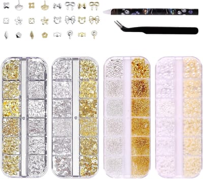 Set van 4 nagelhangers met 48 soorten 3D nail art pendants in goud en zilver - ideaal voor gel- en acrylnagels, inclusief pincet en pen, perfect voor nagelstudio's en DIY-projecten