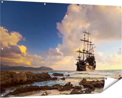 Gards Tuinposter Piratenschip aan de Kust bij Zonsondergang - 150x100 cm - Tuindoek - Tuindecoratie - Wanddecoratie buiten - Tuinschilderij