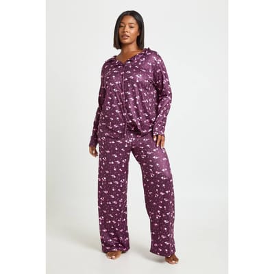 boohoo Dames Plus Pyjamaset Met Hartjesprint Shirt Met Lange Mouwen & Broek | Bordeaux Rood | Maat: 46