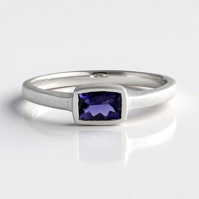 Cavill - Elegante Smalle Ring 925 Sterling Zilver - 0,715 ct Antiek Geslepen Ioliet - Matte Afwerking - Duurzaam Bezelzetting - Tijdloos Design