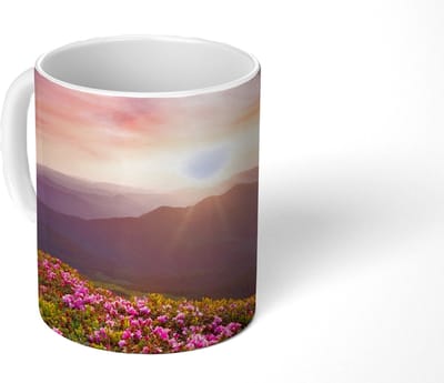 Mok - Koffiemok - Bloemen - Berg - Zonsondergang - Landschap - Mokken - 350 ML - Beker - Koffiemokken - Theemok