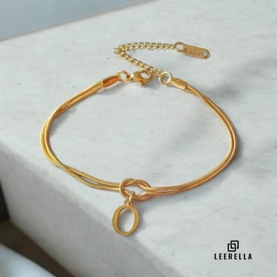 Leerella | O | Stijlvolle Letter Armband van Hoogwaardig RVS in Goudkleur met Initialen – Perfect voor Dames en Heren | Luxe Accessoire met Persoonlijke Touch Moederdag, Valentijnsdag en Verjaardag Cadeau 16+5cm