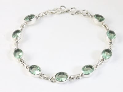 Hoogglans zilveren armband met groene amethist