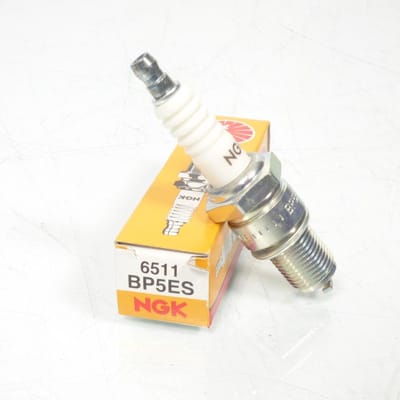 Bougie d'allumage NGK pour Moto Bultaco 175 PURSANG MK5 Après 2000 Neuf