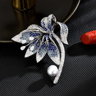 Dames Licht Luxe Design Elegante Imitatie Parel Bloem Broche Modieus En Veelzijdig Niche Design Sense Broche gray