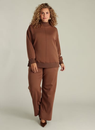 YEST CURVE Romeysa Essential Tops - Warm Taupe