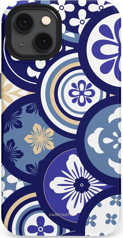 Casetastic Hoesje Geschikt voor Apple iPhone 13 Magsafe - Stijlvolle Beschermende Duo-layer Case - Blauwe bloemen Talavera Maiolica Patroon