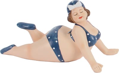 Home decoratie beeldje dikke dame - liggend - donkerblauw badpak - 20 cm