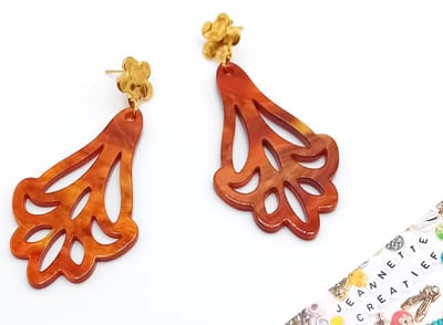 Jeannette-Creatief® - Resin - Brown & Gold Flowers - Oorbellen Bloemen - Oorbellen - Dames Oorbellen - Oorbellen Dames - Resin Oorbellen - Oorhangers - Caramel - Bruine Oorbellen - Herfstlook