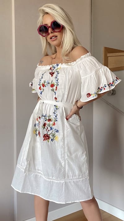 Sirmaza witte jurk met borduursel