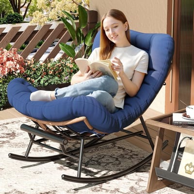Tuinschommelstoelen - Extra grote Papasan-schommelstoel voor op het terras met gewatteerd kussen en metalen frame - Comfortabele rieten leesstoel met uitschuifbare voetsteun - 175 × 98 × 86 cm - Koningsblauw