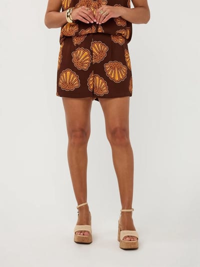 Short Nadia