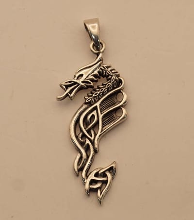 Zilveren hanger draak met knoop - sterling zilveren keltische draak hanger - dragon pendant 925 zilver - mooie dragon hangertje - stoere heren hanger - leuke dames bedel voor aan ketting