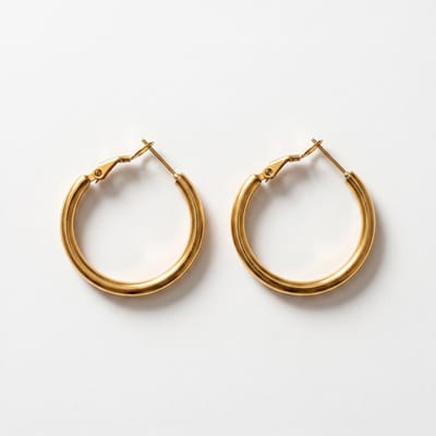 Lundholm Sydney Oorringen Dames Goudkleurig – Premium Stainless Steel Gold PVD Plated – Hoop Oorbellen 3 cm – Gouden Hoops Dames – Ronde Minimalistische Oorbellen – Waterproof & Hypoallergeen – Cadeau voor Haar