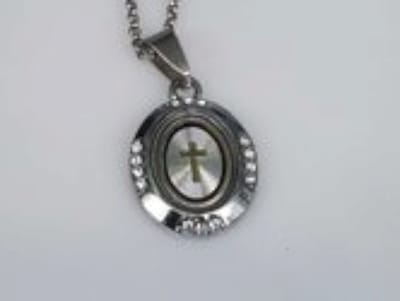 Edelstaal - ovaal - zilverkleurig - Amulet - Maria - hanger - rondom gezet met strass steentjes.
