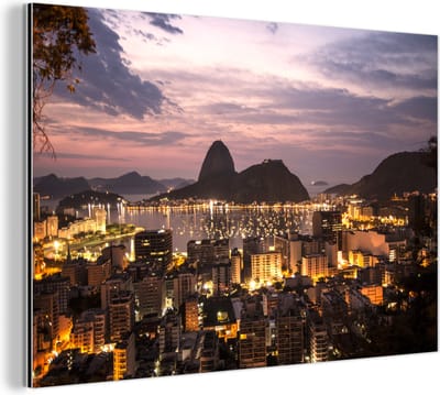 Wanddecoratie Metaal - Aluminium Schilderij Industrieel - Brazilië - Avond - Rio de Janeiro - 150x100 cm - Dibond - Foto op aluminium - Industriële muurdecoratie - Voor de woonkamer/slaapkamer