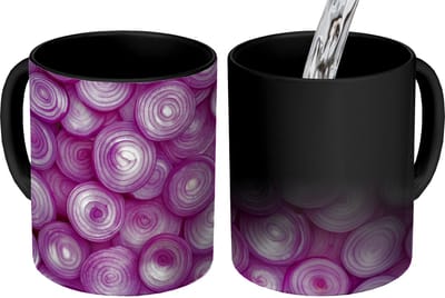 Magische Mok - Foto op Warmte Mokken - Koffiemok - Paars - Uien - Close up - Magic Mok - Beker - 350 ML - Theemok