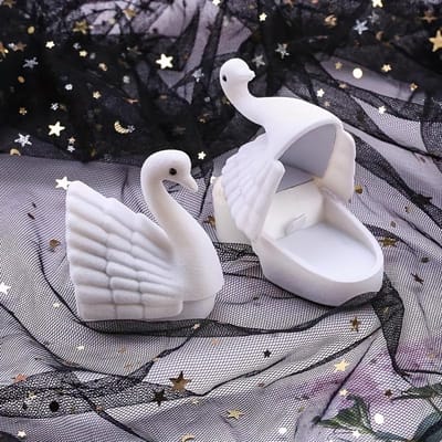 Boîte à Bijoux en Velours One Piece Boîte Cadeau Conteneur Boîte à Alliance Étui à Bague Porte-Boucles d'Oreilles pour Présentoir à Bijoux & Emballage Bijoux blanc
