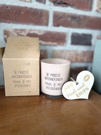 Creaties van hier - sojakaars met houten hartje- de mooiste herrineringen maak je met vriendinnen