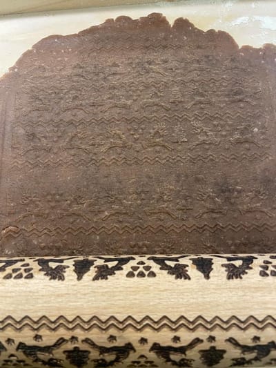 Reliëf deegroller met gegraveerd springhertenontwerp - decoratieve deegroller - taartbakaccessoires - unieke bakjes - aardewerk decoratie - handgemaakte deegroller - patroon 40 cm