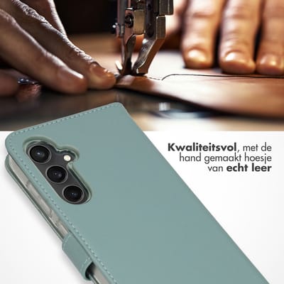 Selencia Hoesje - Geschikt voor Samsung Galaxy S23 FE - Echt Lederen Bookcase - Air Blue