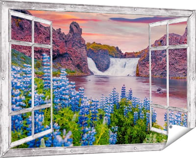 Gards Tuinposter Doorkijk Waterval met Blauwe Lupine Bloemen - 150x100 cm - Tuindoek - Tuindecoratie - Wanddecoratie buiten - Tuinschilderij