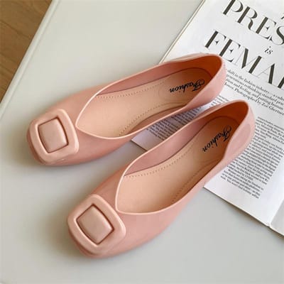 Dames zomer nieuwe PVC effen kleur vierkante knoop sandalen mode ondiepe mond casual platte dames enkele schoenen 36 beige