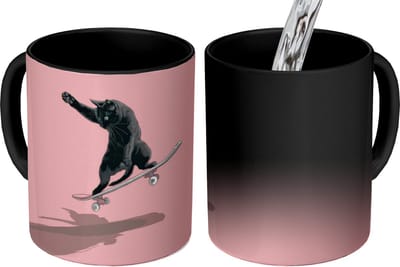 Magische Mok - Foto op Warmte Mokken - Koffiemok - Kat - Skateboard - Roze - Magic Mok - Beker - 350 ML - Theemok