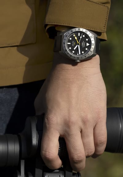 Timex Expedition Gmt Titanium Automatic Mechanisch Automatisch Horloge Zwart En Zilverkleurig Kast Gemaakt Van 100% Titanium En Een Armband Van 100% Siliconen 41 TW2W53000AJ