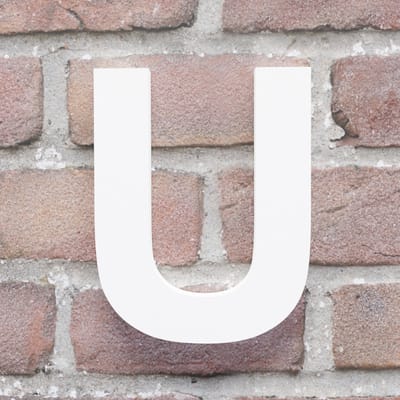 Huisnummer Arial U wit - Maat: Klein (10 cm) - blinde bevestiging - Huisnummerbord