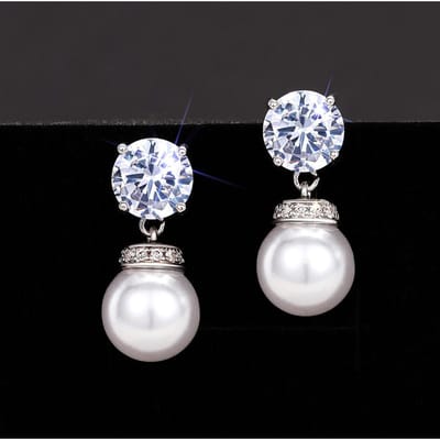 Huitan Chique Dames Oorbellen met Hangende Imitatieparels Kleur Modern Mode Vrouwelijke Accessoires Bruiloft Feest Elegante Sieraden black