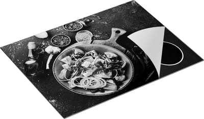 Chefcare Inductie Beschermer Salade met Groentes - Zwart Wit - 70x50 cm - Afdekplaat Inductie - Kookplaat Beschermer - Inductie Mat