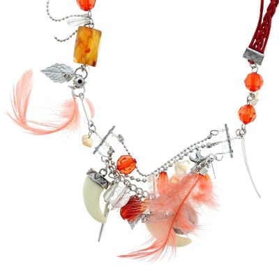 Behave - Rode Ketting met Tand, Muntjes, Agaat en Veer Hangers - 122 cm