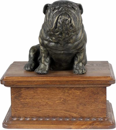 Persoonlijke houten urn voor Engelse Bulldog met beeldje voor hondenas.