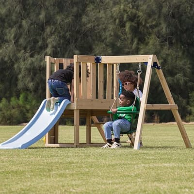 AXI Timo Mini Speeltoestel met Babyschommel, Klimwand en Krijtbord – Pastel Blauwe Glijbaan – FSC hout – Klein speeltoestel voor de tuin / buiten