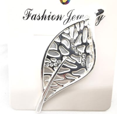 Magneet - broche - Design blad - zilver met wit strass - L 66 mm - voor - omslagdoek - sjaal - vest te sluiten.