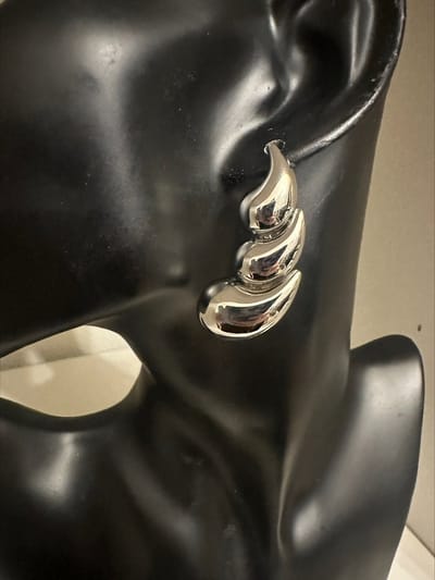 Geomerische hang oorknoppen zilverkleurig | Make up | Parfum | Moederdag | Verjaardagscadeau| Cadeautje| Valentijnsdag| Kado | sieraden | vaderdag | oorbellen | oorsieraden