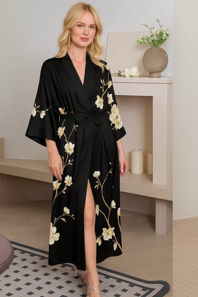 Kimomi Satijnen Kimono Magnolia Noir – Luxe Loungewear Dames – Lange Ochtendjas & Kamerjas – Elegante Badjas Satijn – Perfect cadeau Vrouw