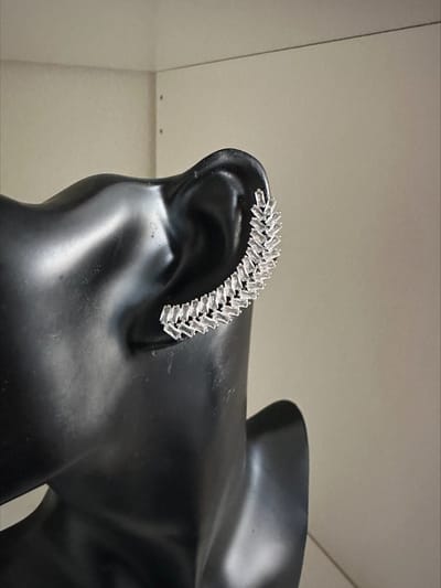 Earcuff strass blad || Make up | Parfum | Moederdag | Verjaardagscadeau| Cadeautje| Valentijnsdag| Kado | sieraden | vaderdag | oorbellen | oorsieraden