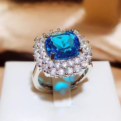 Europa en De Verenigde Staten Nieuwe Retro Stijl Ring Vrouwelijk Simulatie Vol Blauwe Saffier Luxe Blauwe Zirkoon Ring Opening adjustable blue