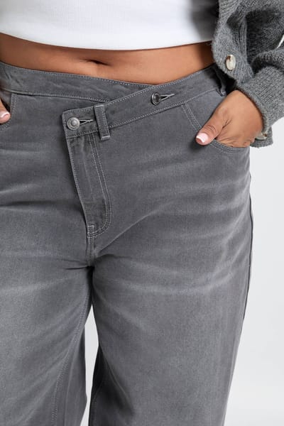 boohoo Dames Plus Asymmetrische Tailleband Jeans | Grijs | Maat: 44