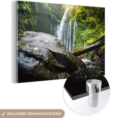 ® Glasschilderij 180x120 cm - Schilderij acrylglas - Rotsblok in de jungle van het Nationaal Park Gunung Rinjani in Indonesië - Foto op glas - Muurdecoratie woonkamer - Wanddecoratie slaapkamer - Schilderijen