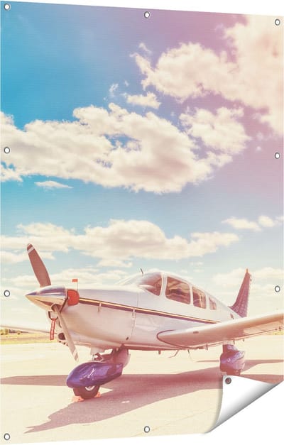 Gards Tuinposter Gelande Vliegtuig op de Luchthaven - 90x120 cm - Tuindoek - Tuindecoratie - Wanddecoratie buiten - Tuinschilderij