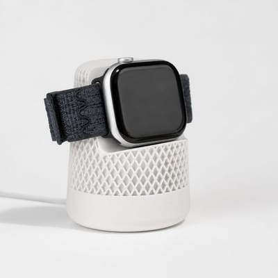 Skushy Apple Watch Oplaadstandaard HomePod Design - Apple Watch Houder - Laadstation - Nachtkastje Dock - Bureau Docking Station - Oplaadhouder - Kabel Organizer - Magnetische Oplader Houder - Smartwatch Stand - Wit