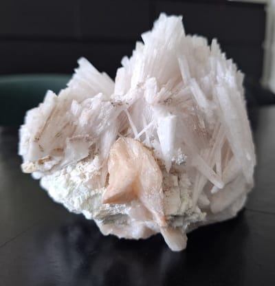 Healing Magic 777 - Edelstenen - Scoleciet met Stilbiet - Zielsrust, zachte activatie & hogere verbinding. Hoge frequentie edelsteen voor spirituele groei