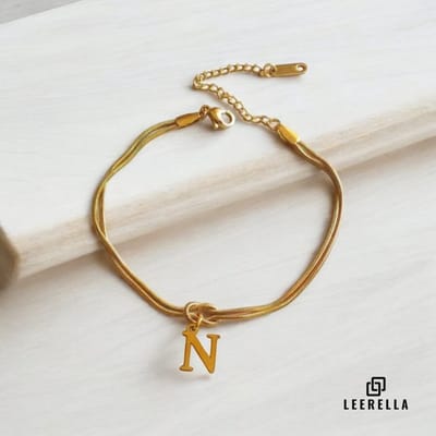 Leerella | N | Stijlvolle Letter Armband van Hoogwaardig RVS in Goudkleur met Initialen – Perfect voor Dames en Heren | Luxe Accessoire met Persoonlijke Touch Moederdag, Valentijnsdag en Verjaardag Cadeau 16+5cm